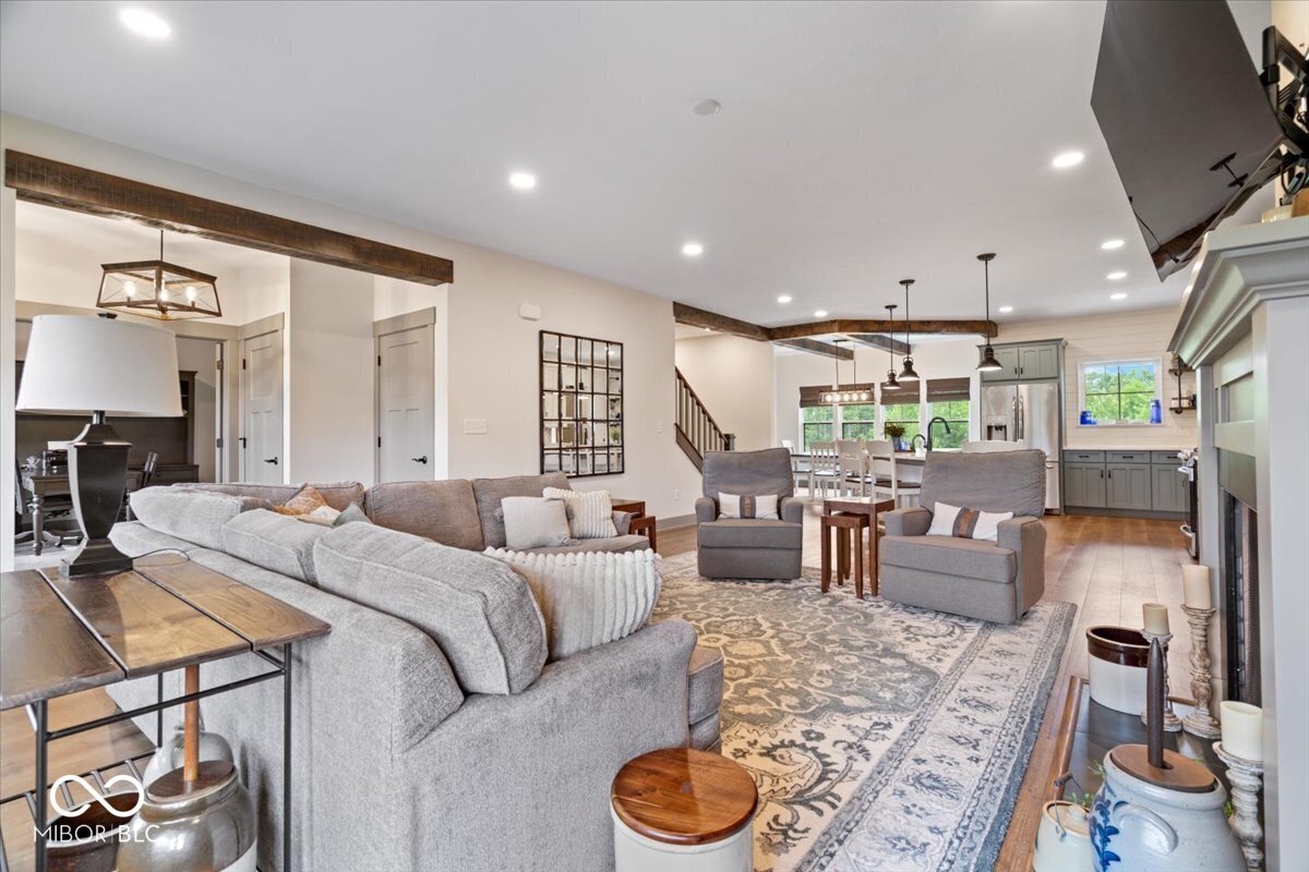 2090 W Bedrock Lane