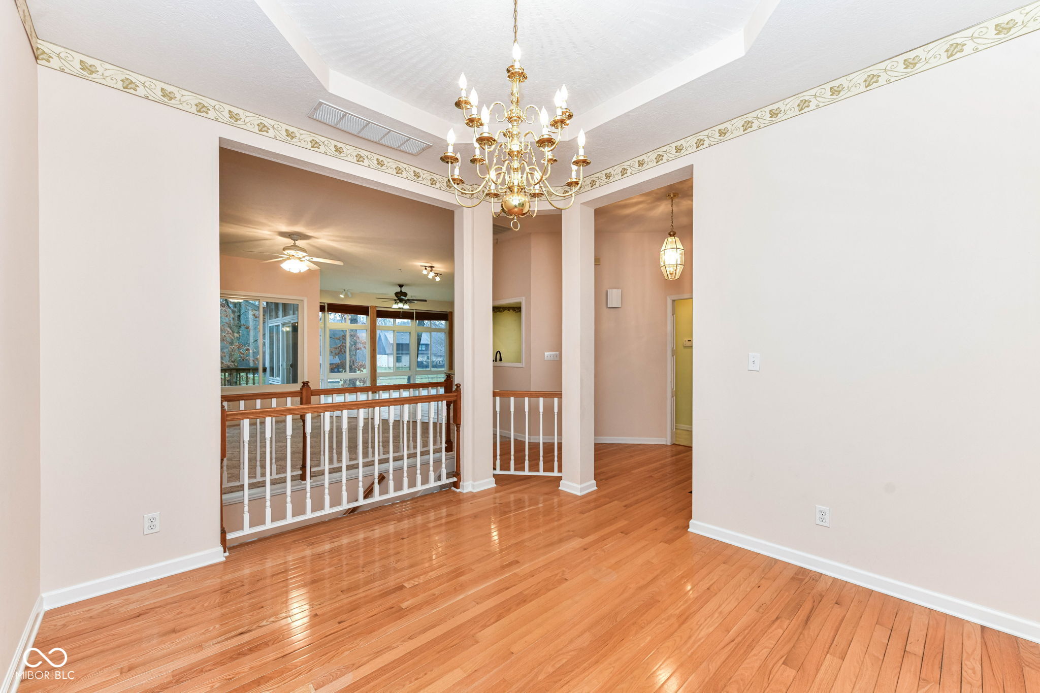 249 E Woodfield Lane