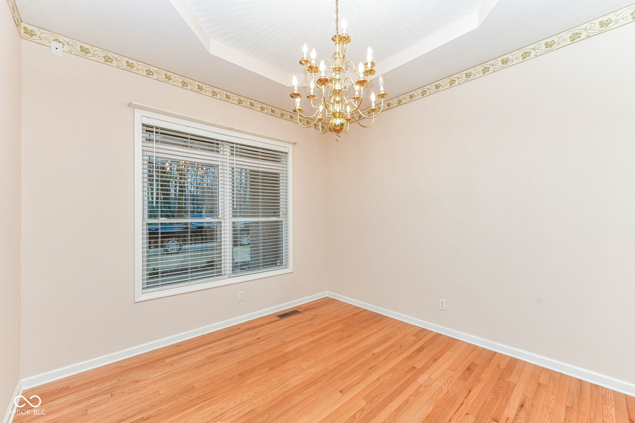 249 E Woodfield Lane