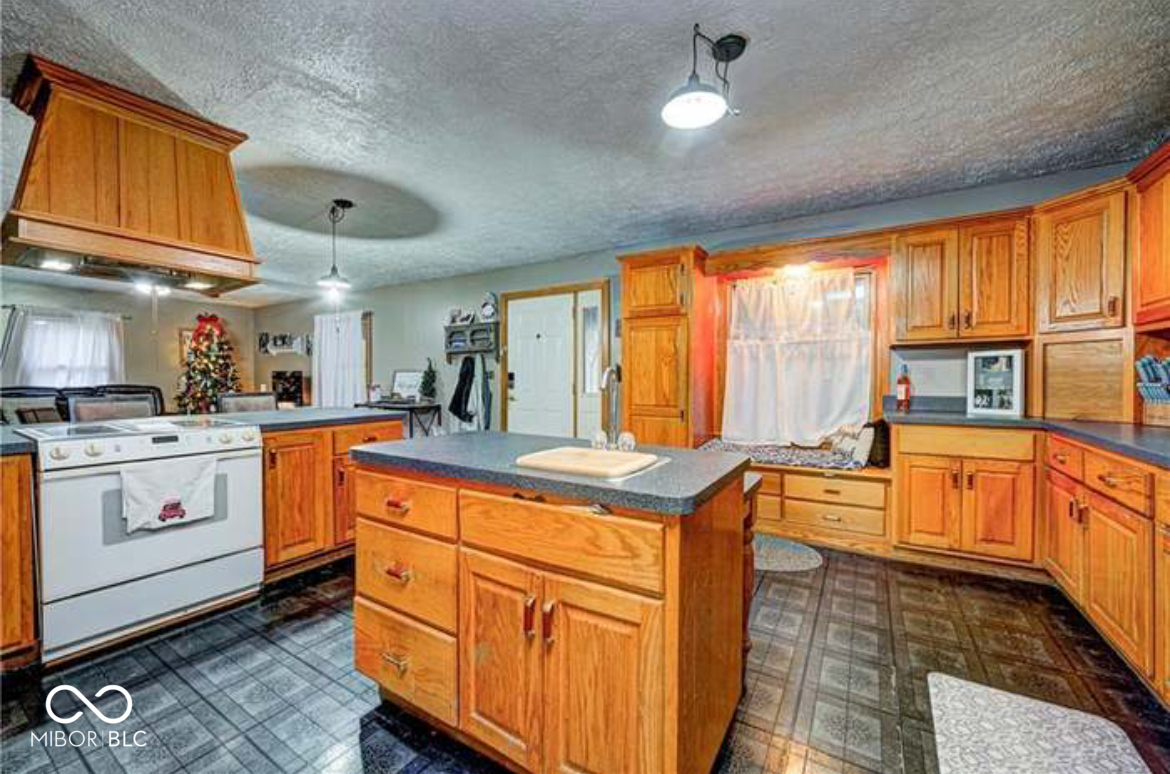 8230 W Pocket Hollow Road