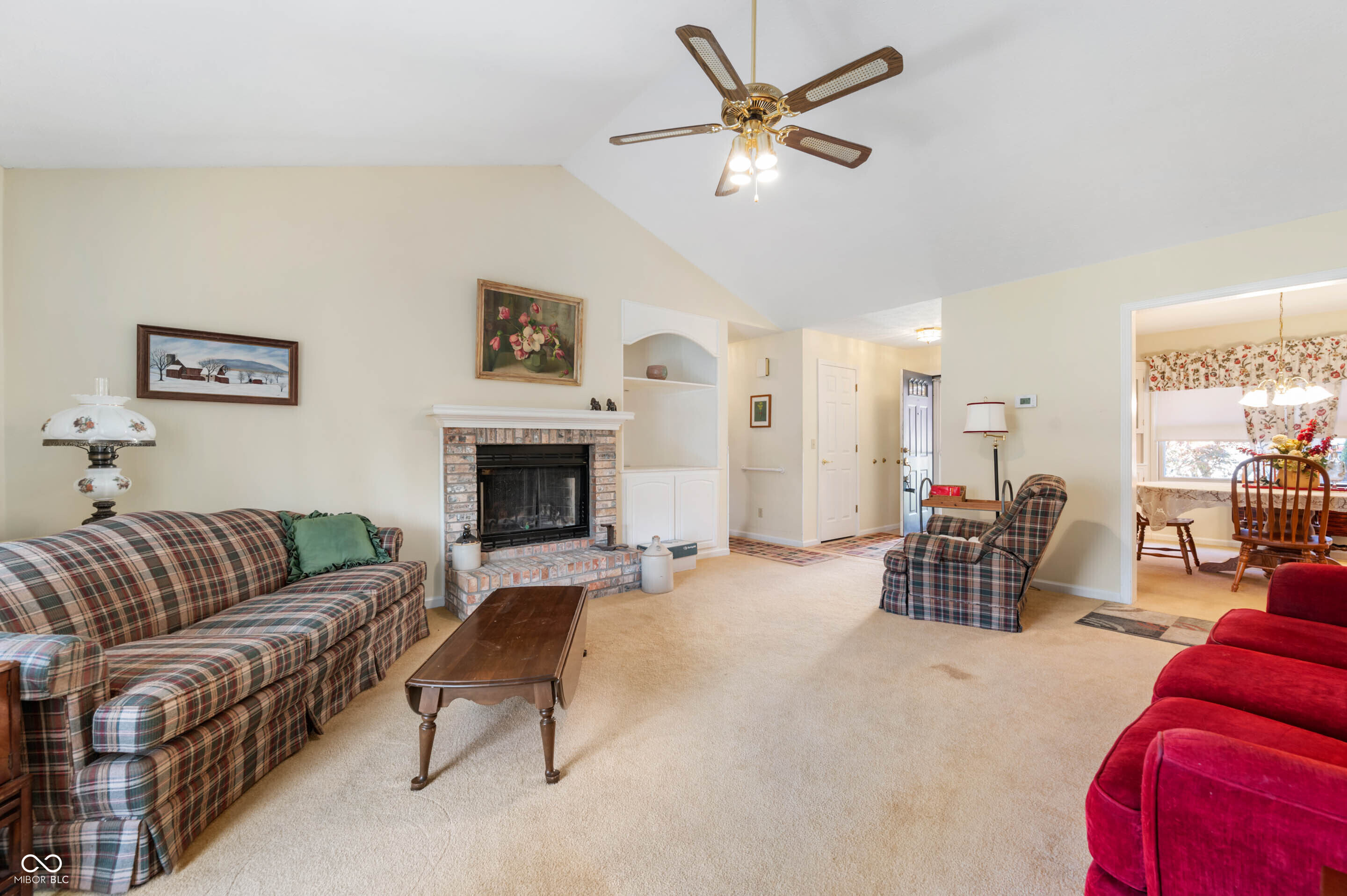 104 W Hillsboro Drive