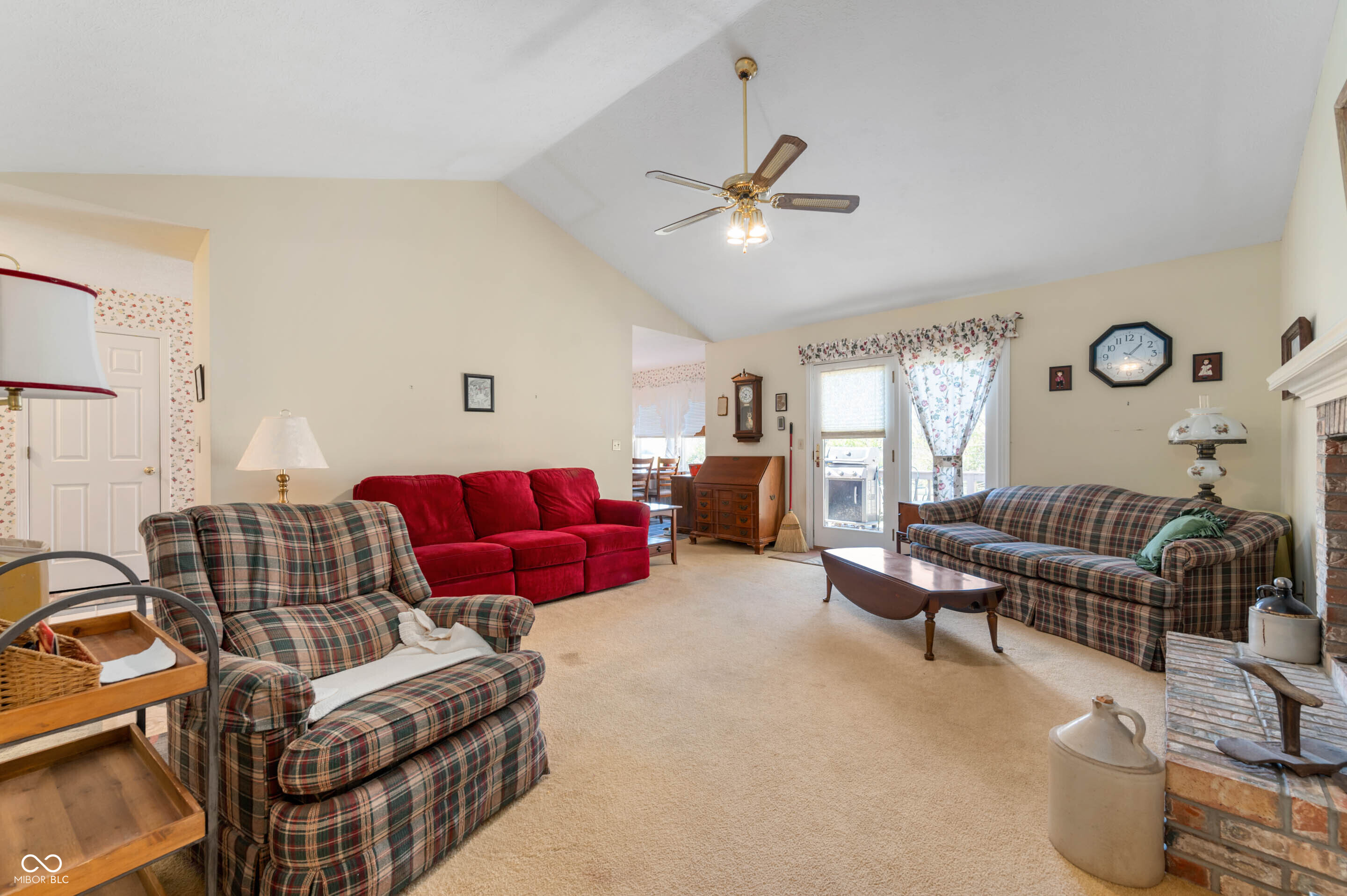 104 W Hillsboro Drive