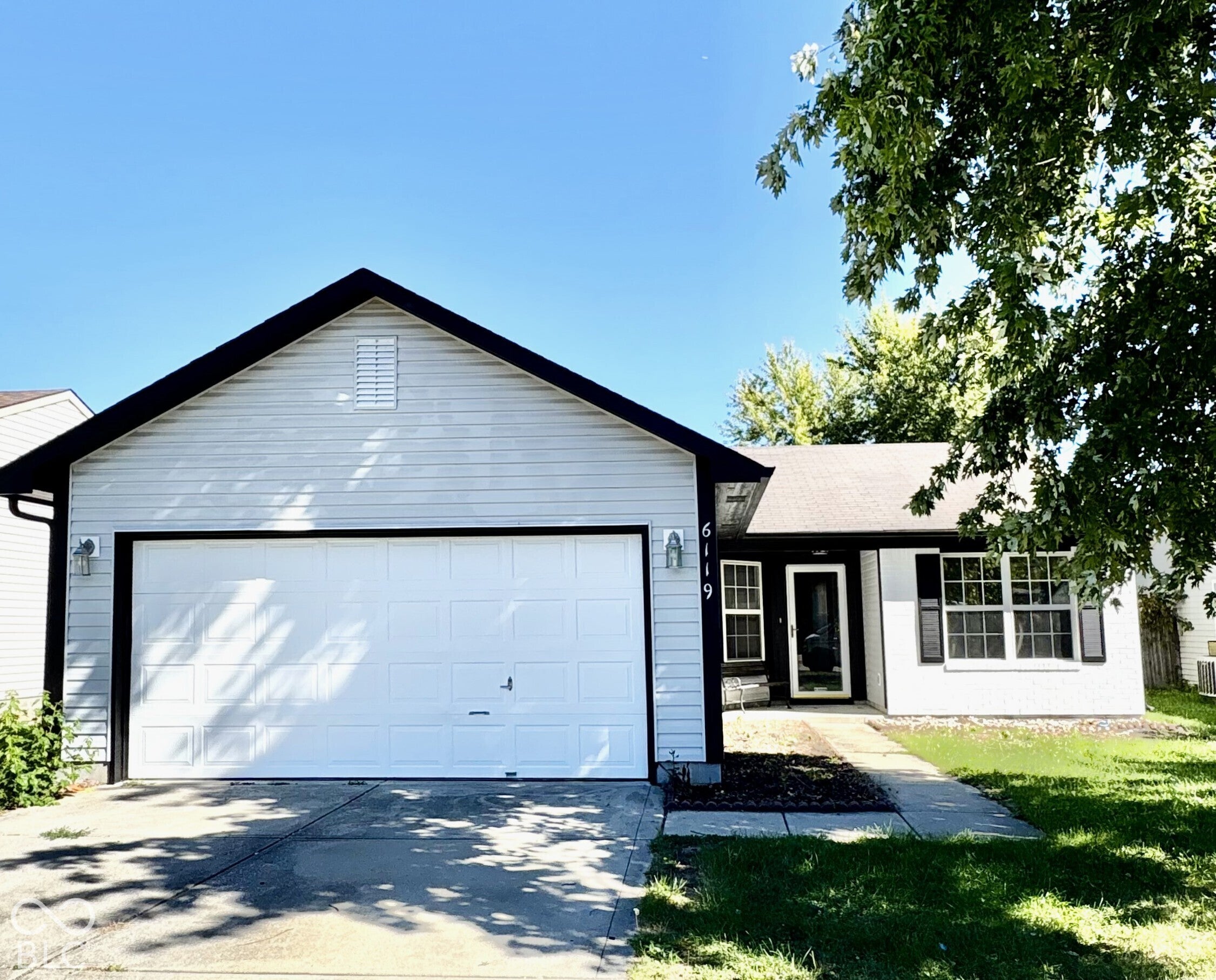 6119 Rocky River