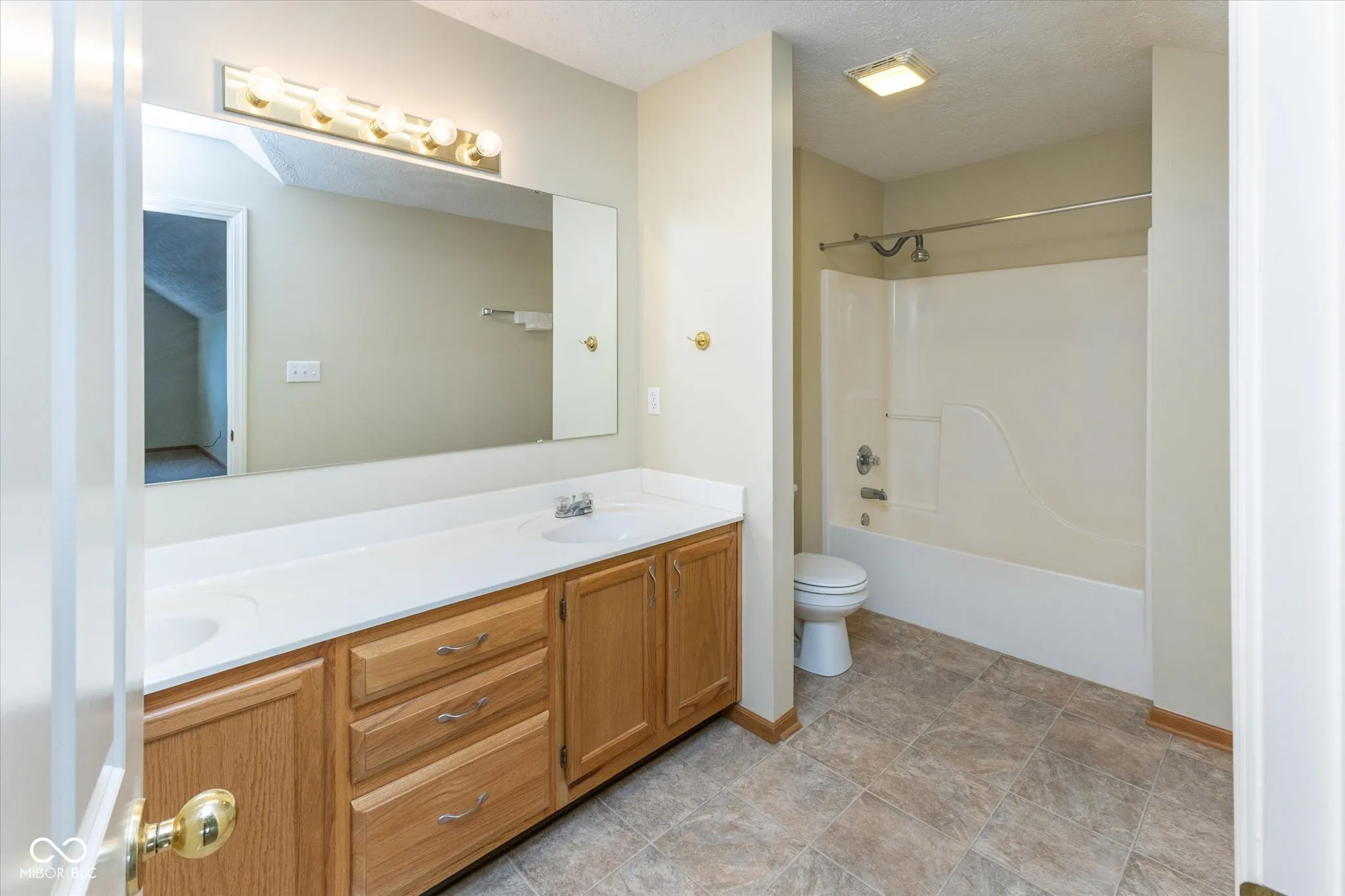 Indianapolis, Indiana 46227, United States, 2 Bedrooms Bedrooms, ,3 BathroomsBathrooms,Residential,Active,177640