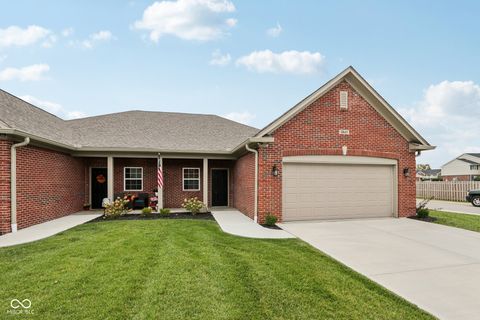 Photo of 2843 Grandview Lane, Greenwood, IN 46143 (MLS # 22068585)