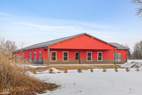 Photo of 8615 S 150 W, Columbus, IN 47201 (MLS # 22083860)