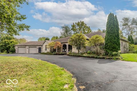 Photo of 2437 Walnut Street, Greenfield, IN 46140 (MLS # 22065096)