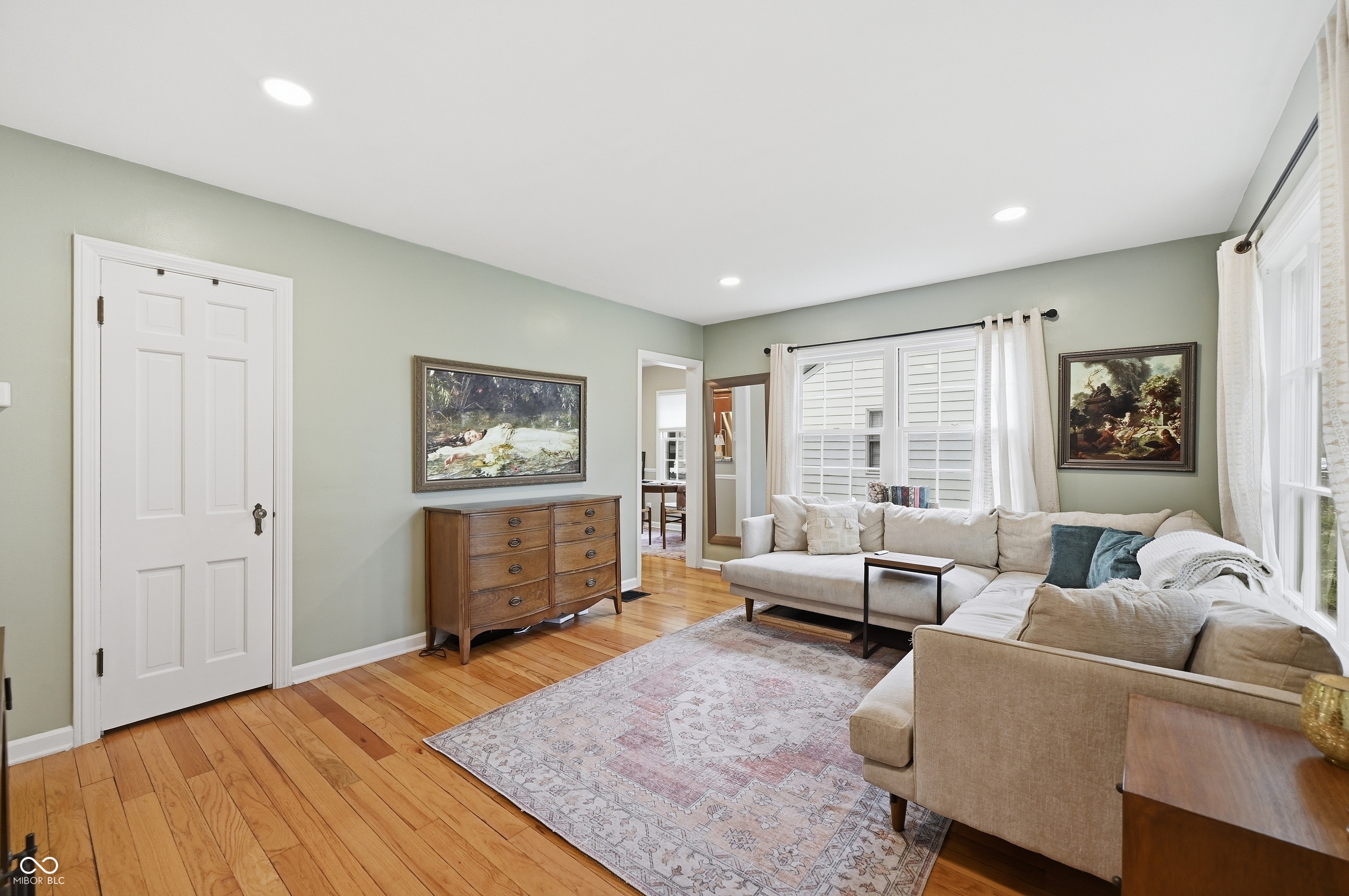 5355 Rosslyn Avenue