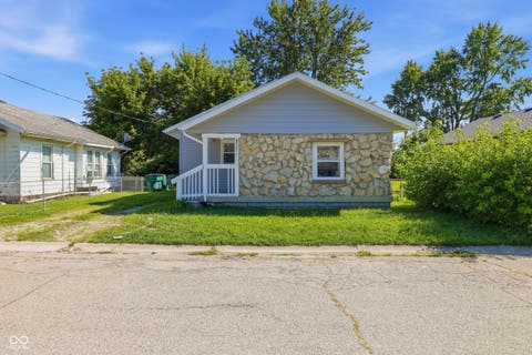 Photo of 2211 E 18th Street, Muncie, IN 47302 (MLS # 22118678)