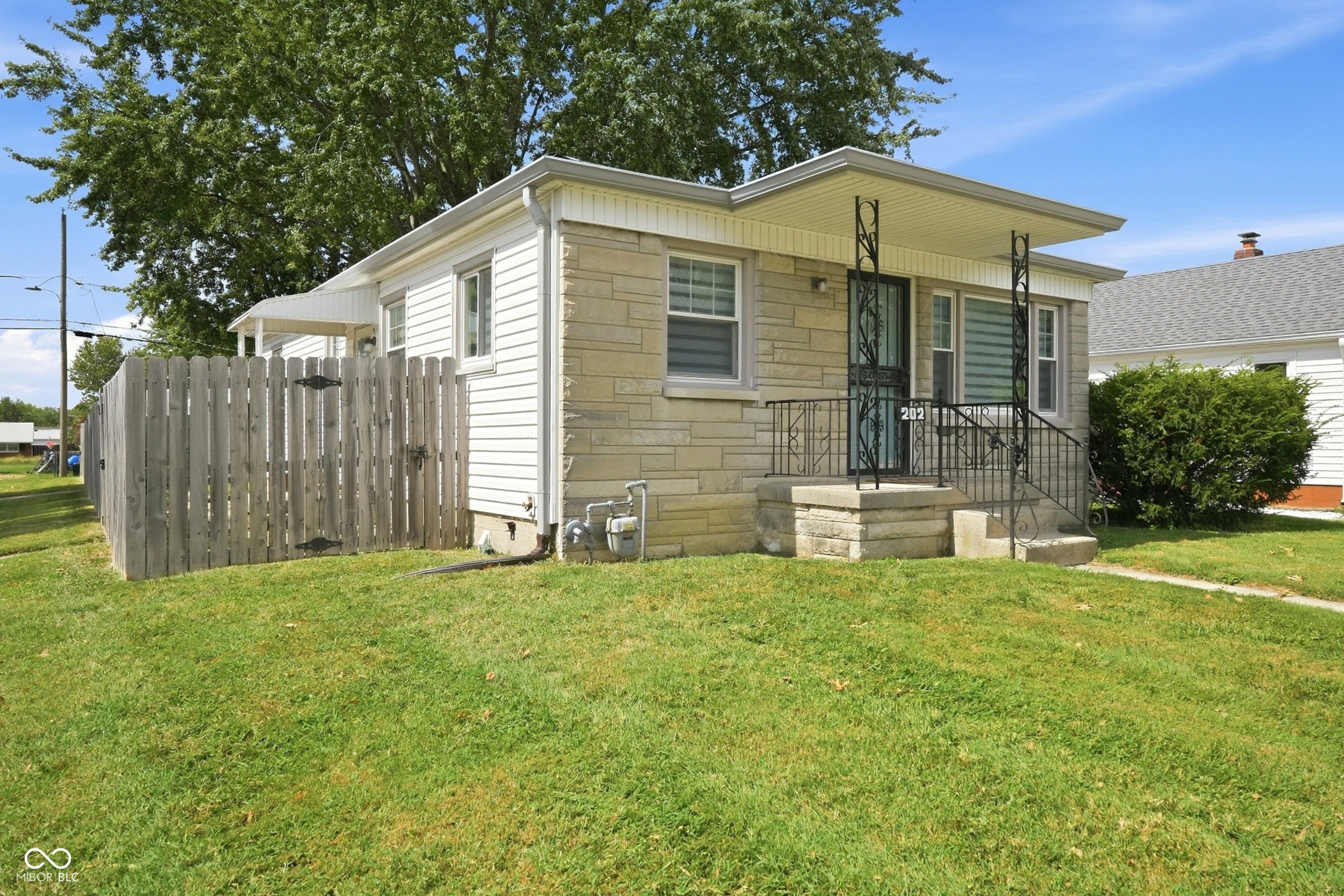 202 N 18th Avenue