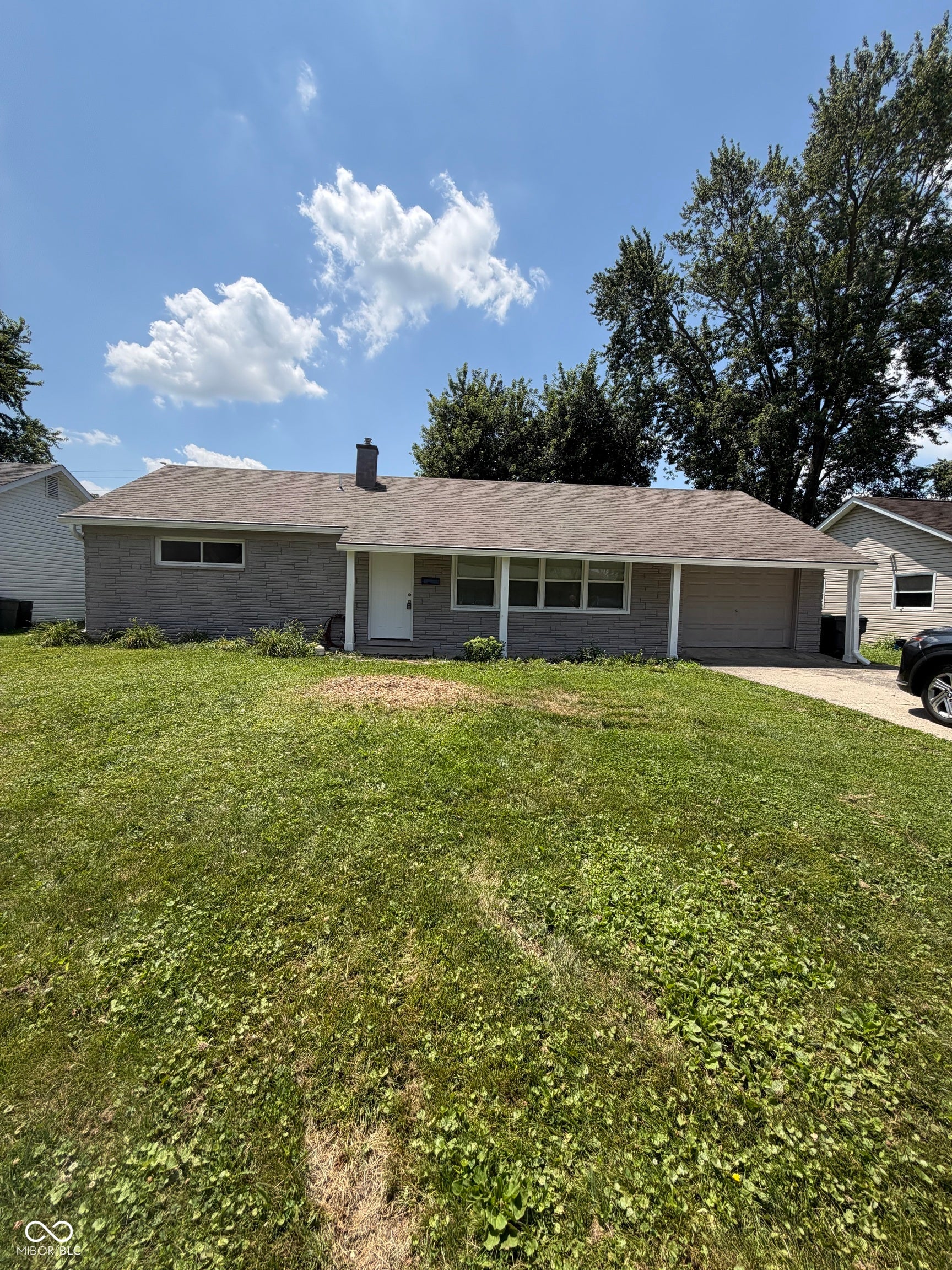 18 Sayre Drive