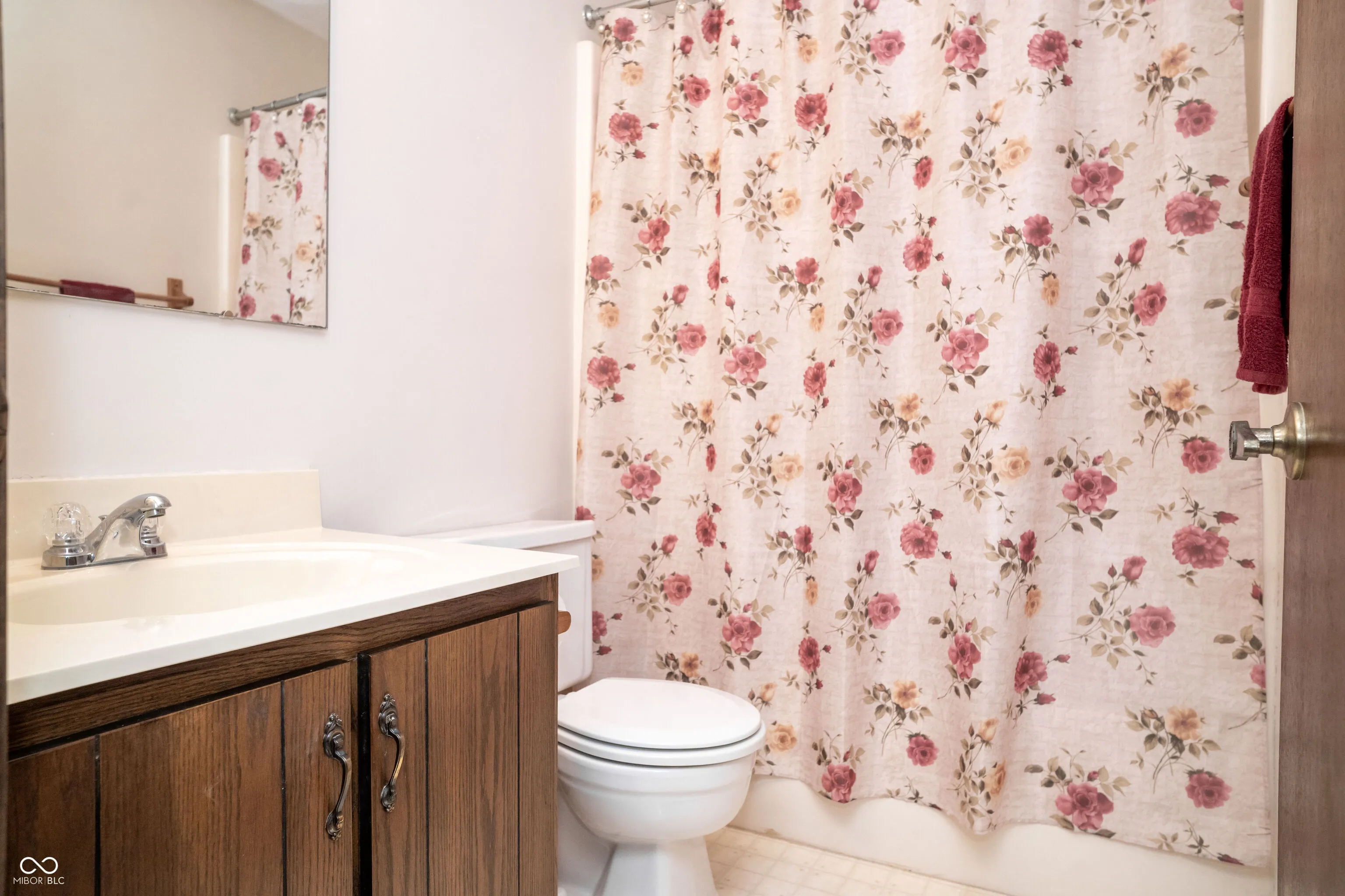 Greenwood, Indiana 46142, United States, 5 Bedrooms Bedrooms, ,3 BathroomsBathrooms,Residential,Active,225205