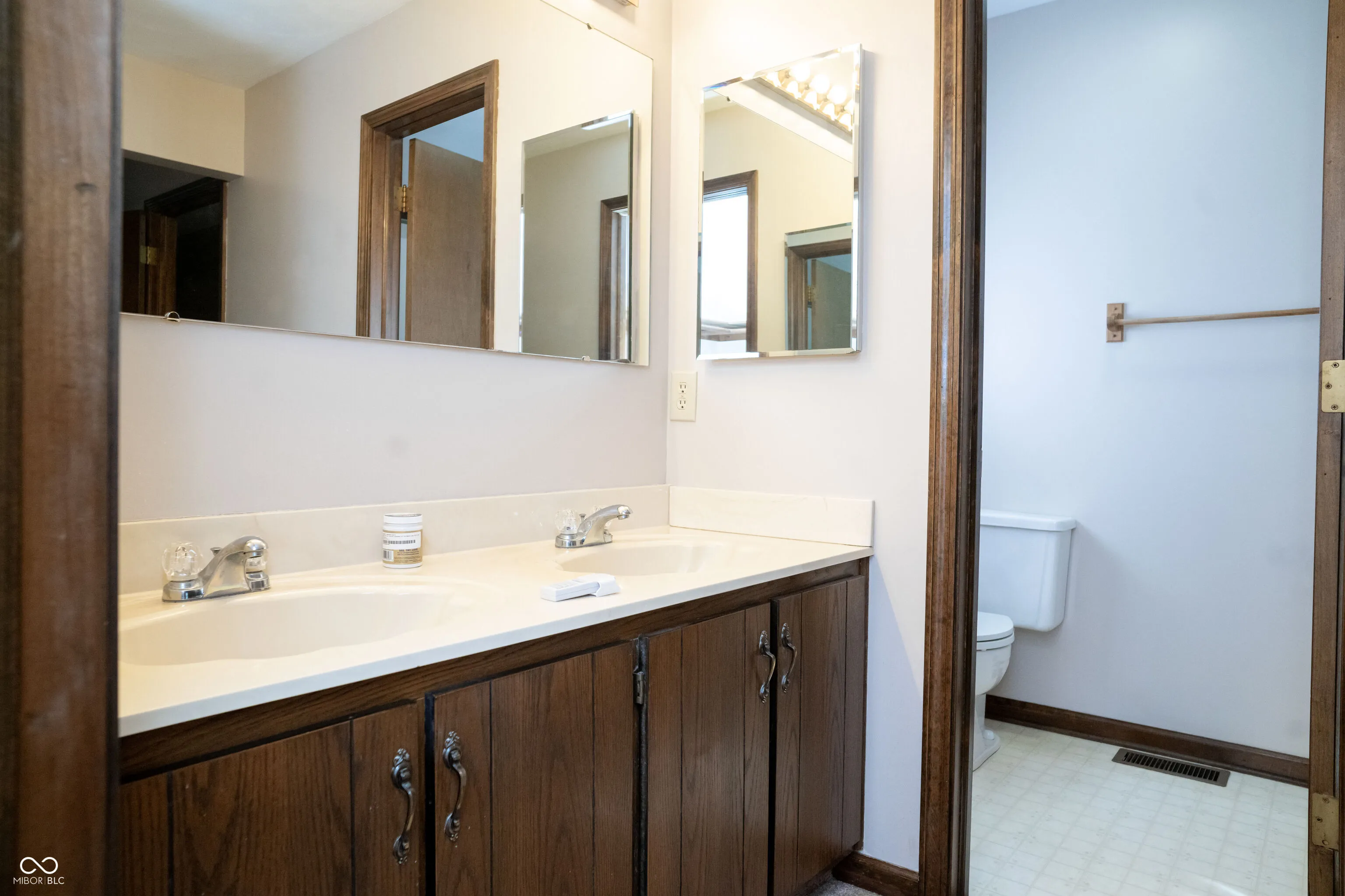 Greenwood, Indiana 46142, United States, 5 Bedrooms Bedrooms, ,3 BathroomsBathrooms,Residential,Active,225205