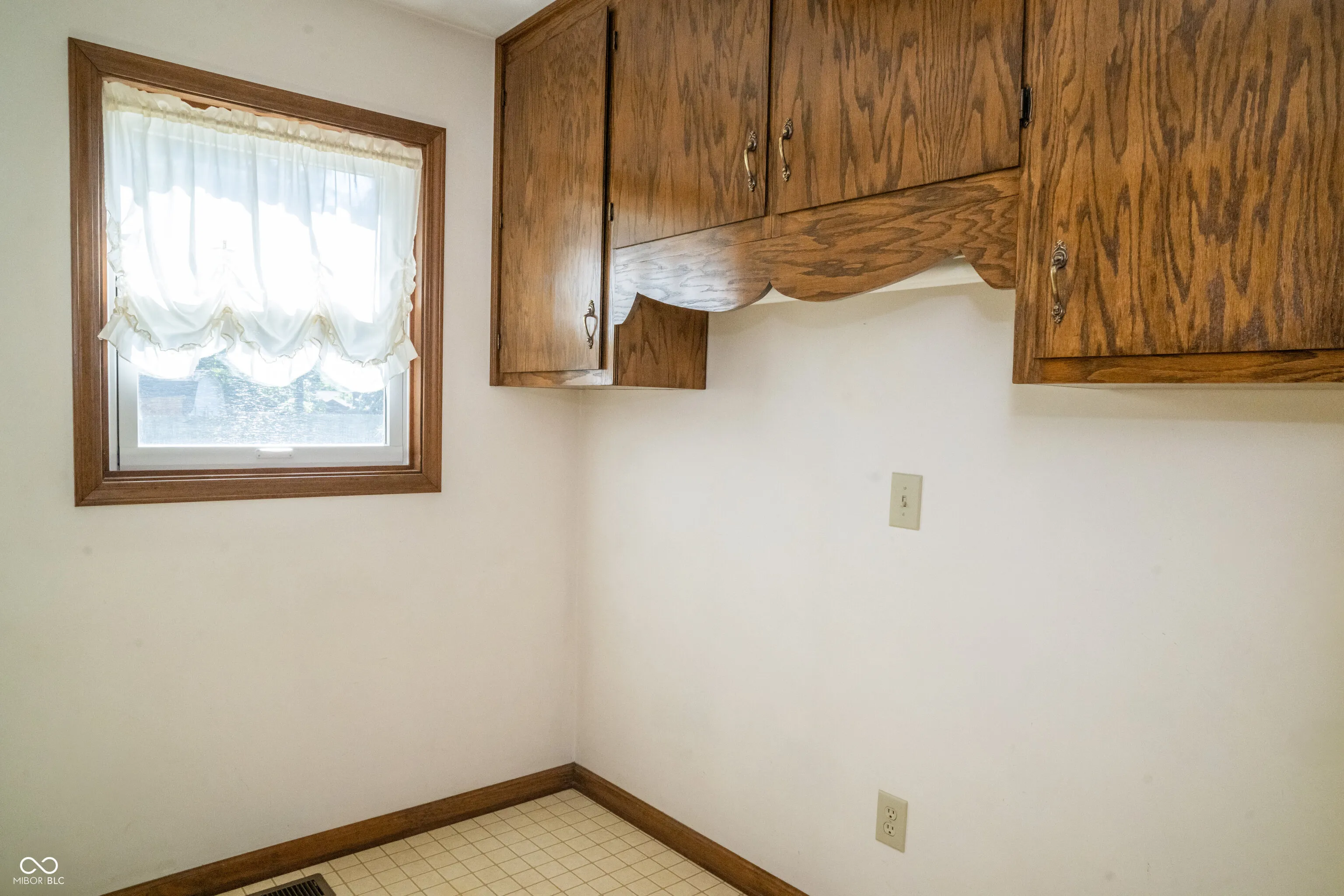 Greenwood, Indiana 46142, United States, 5 Bedrooms Bedrooms, ,3 BathroomsBathrooms,Residential,Active,225205