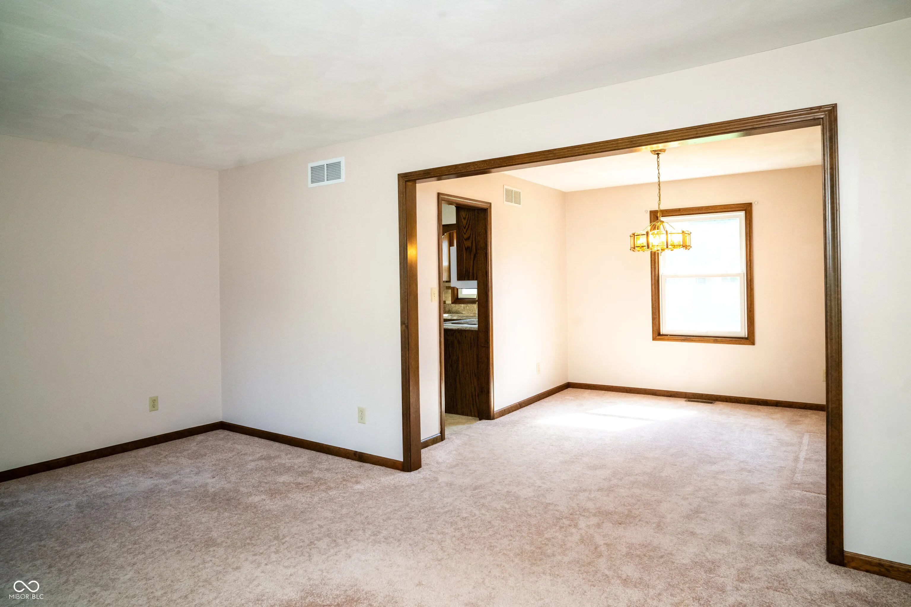 Greenwood, Indiana 46142, United States, 5 Bedrooms Bedrooms, ,3 BathroomsBathrooms,Residential,Active,225205