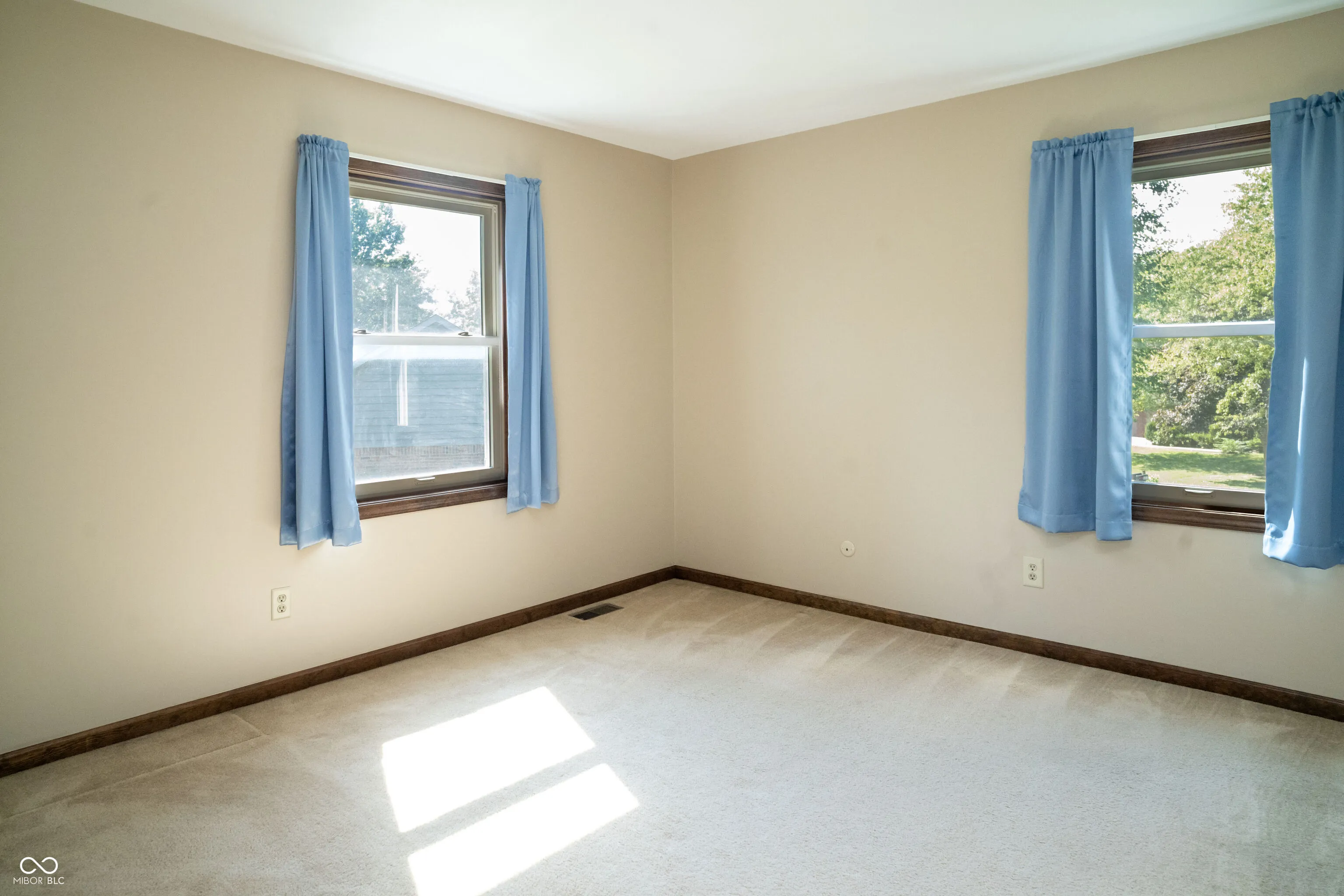 Greenwood, Indiana 46142, United States, 5 Bedrooms Bedrooms, ,3 BathroomsBathrooms,Residential,Active,225205