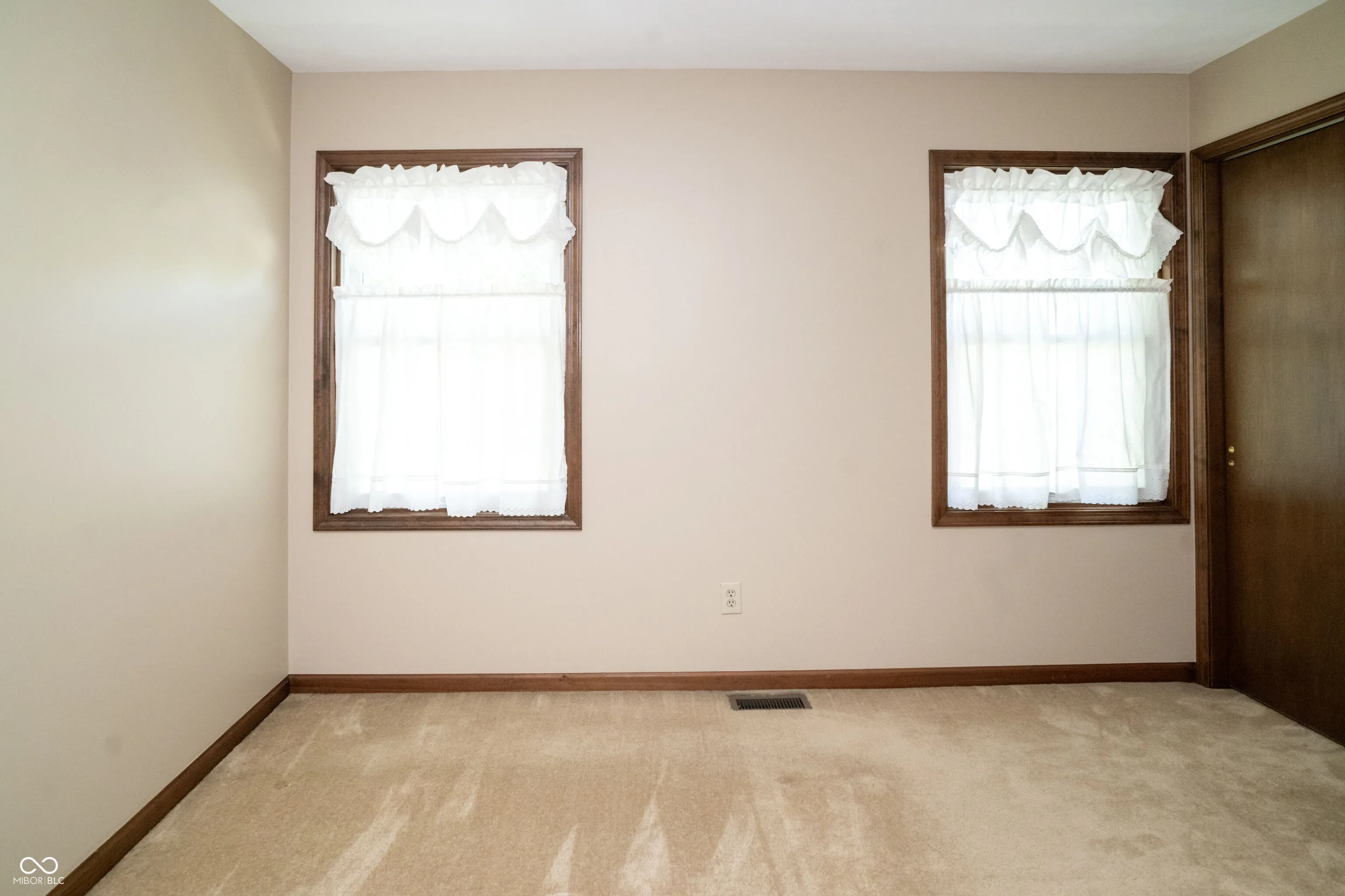 Greenwood, Indiana 46142, United States, 5 Bedrooms Bedrooms, ,3 BathroomsBathrooms,Residential,Active,225205