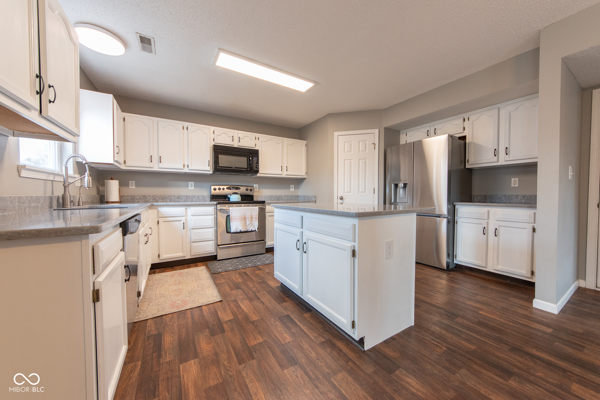 3244 Rolling Hill Drive