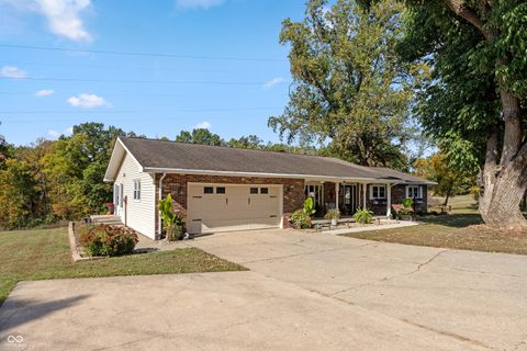 Photo of 8560 N Lakewood Place, West Terre Haute, IN 47885 (MLS # 22069267)