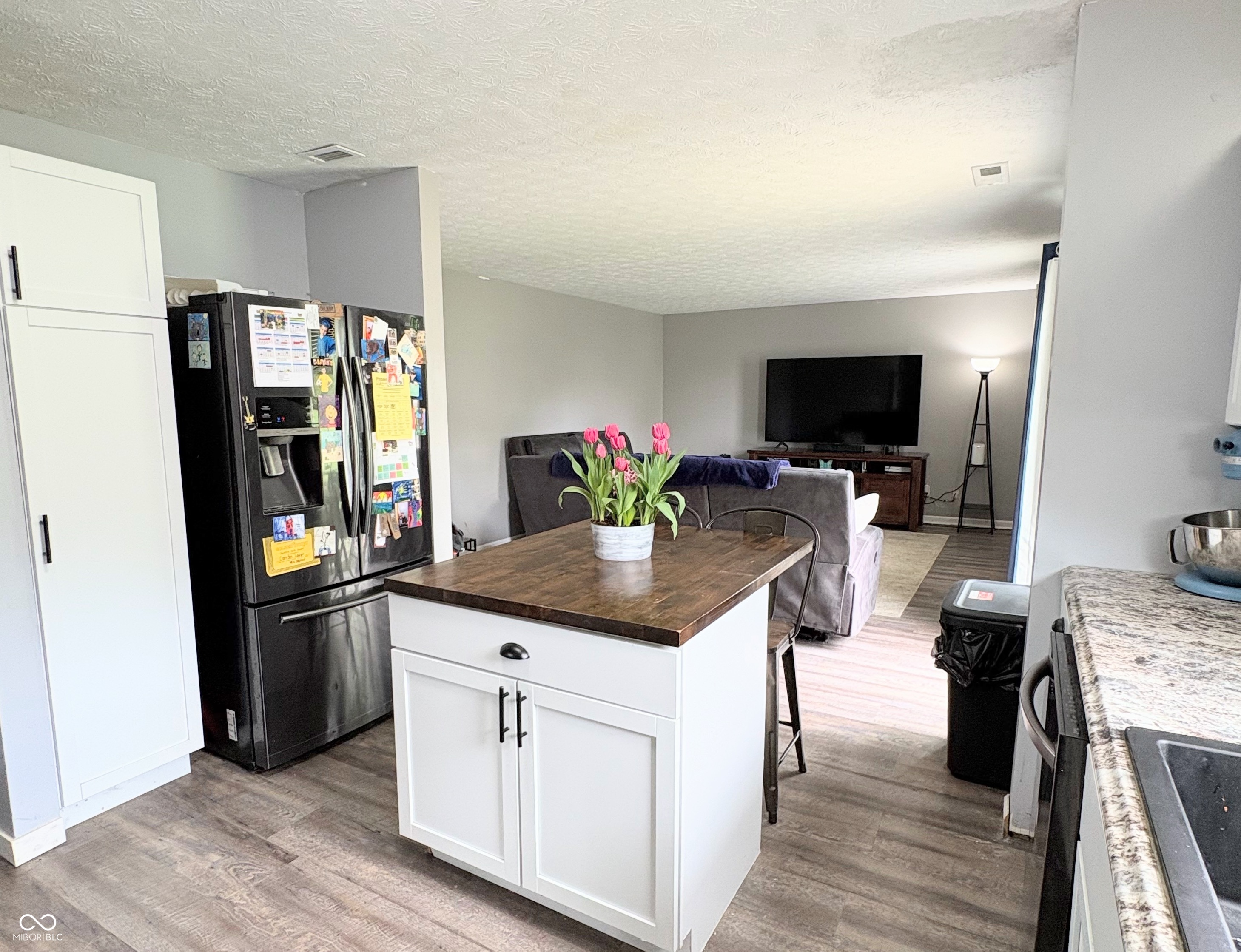 6922 Devinney Lane