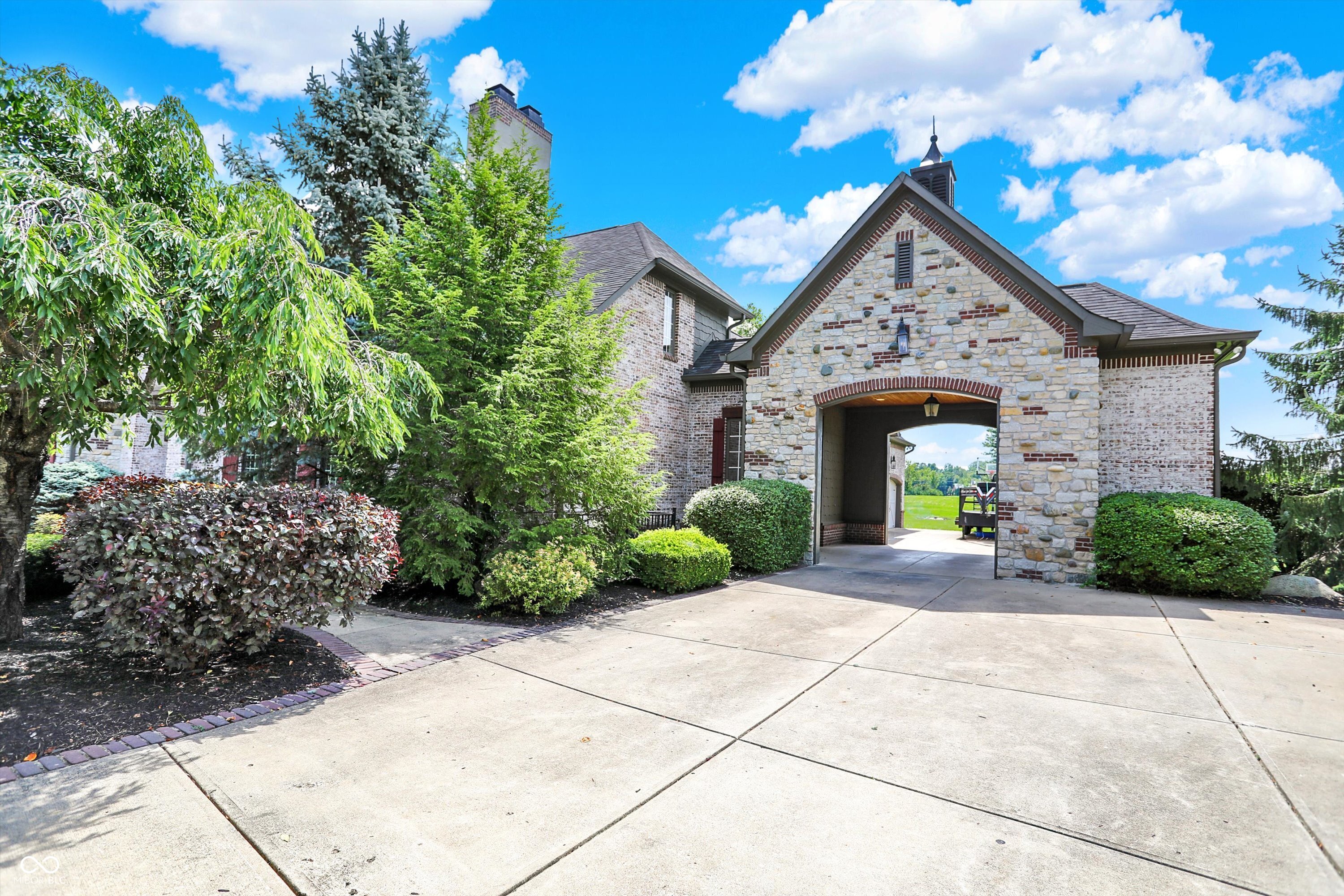 8581 Hunt Club Road