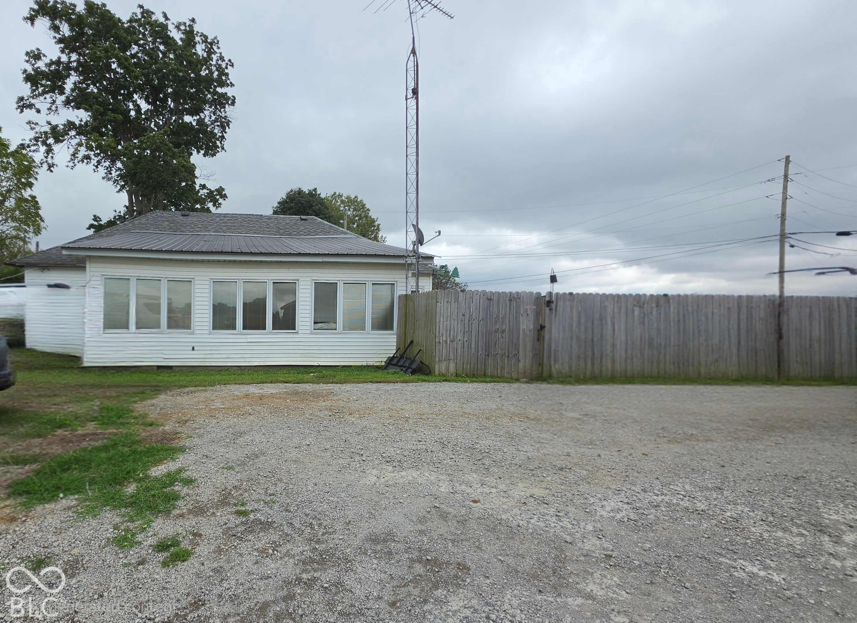 1600 W Snoddy Road