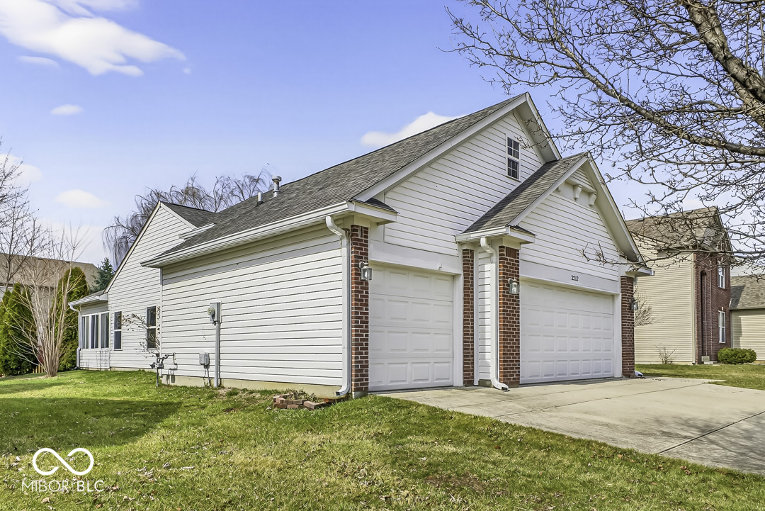 2212 Southlake Avenue E