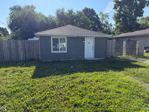 Photo of 1271 Worcester Ave, Indianapolis, IN 46203 (MLS # 22112740)