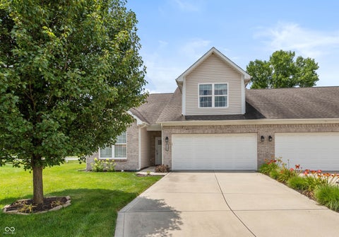 Photo of 1116 Kristi Court, Greenwood, IN 46142 (MLS # 22112078)