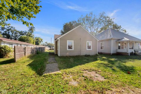 Photo of 213 Hege Avenue, Columbus, IN 47201 (MLS # 22066666)