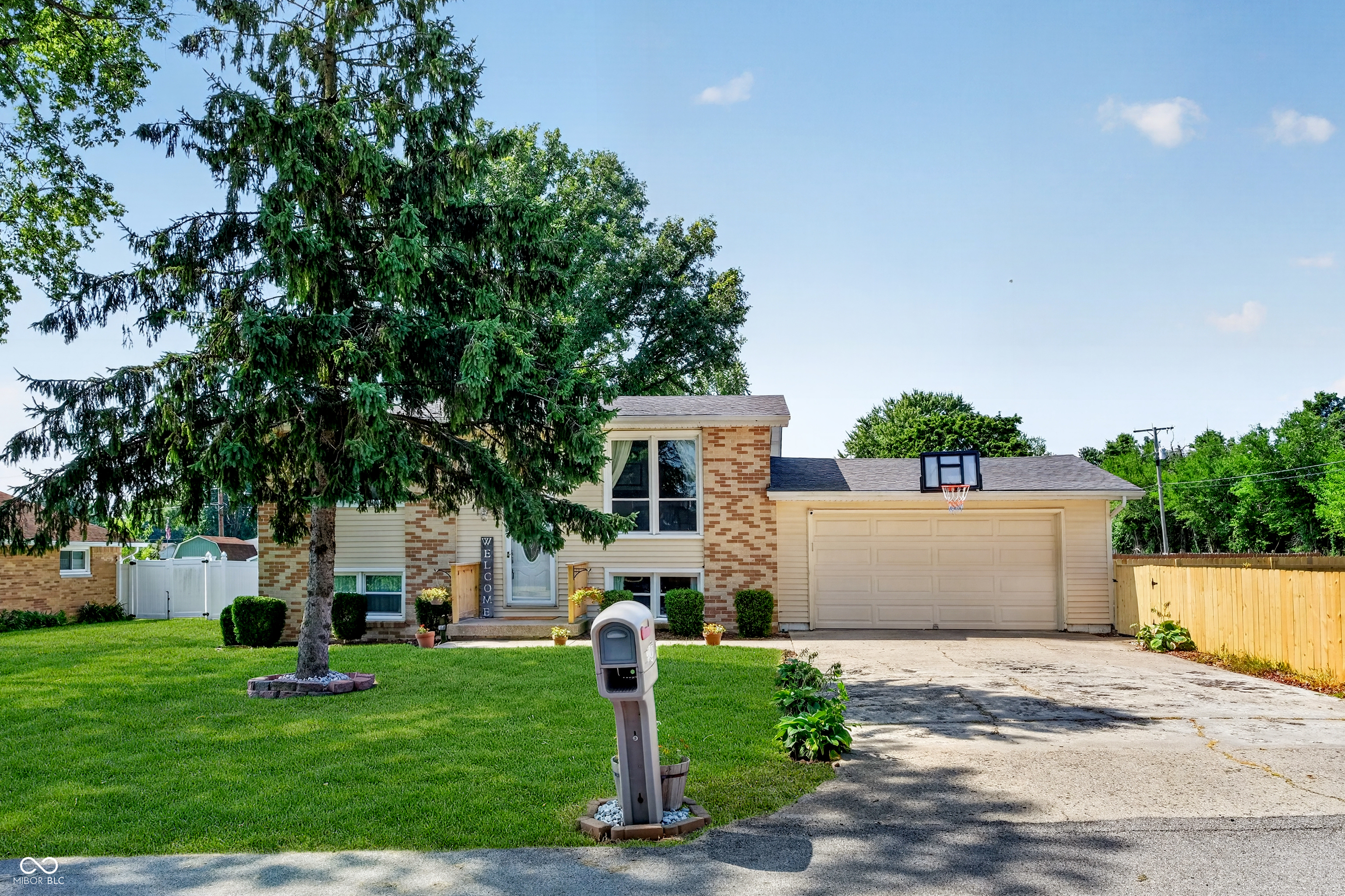 Photo 1 of 34 — 113 Mulberry, Chesterfield, IN 46017