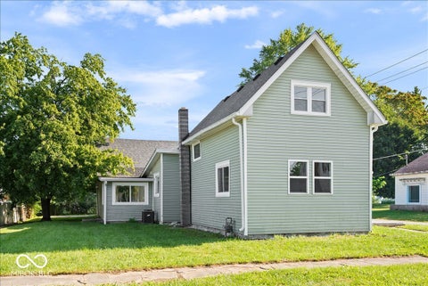 Photo of 1322 S E Street, Elwood, IN 46036 (MLS # 22113155)