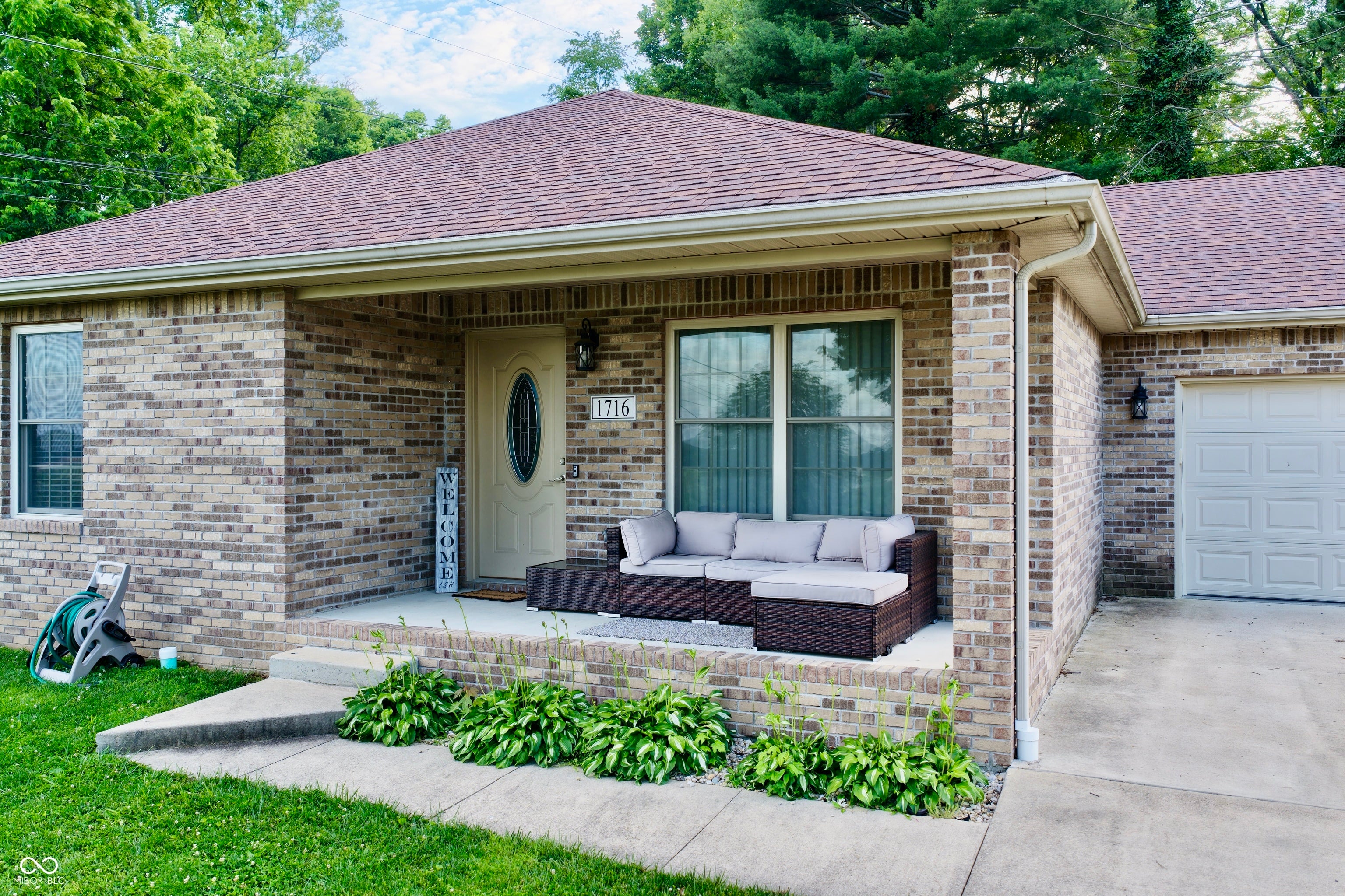 1716 N Old Orchard