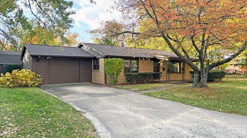 Photo of 610 Chestnut Lane, Greenfield, IN 46140 (MLS # 22072458)