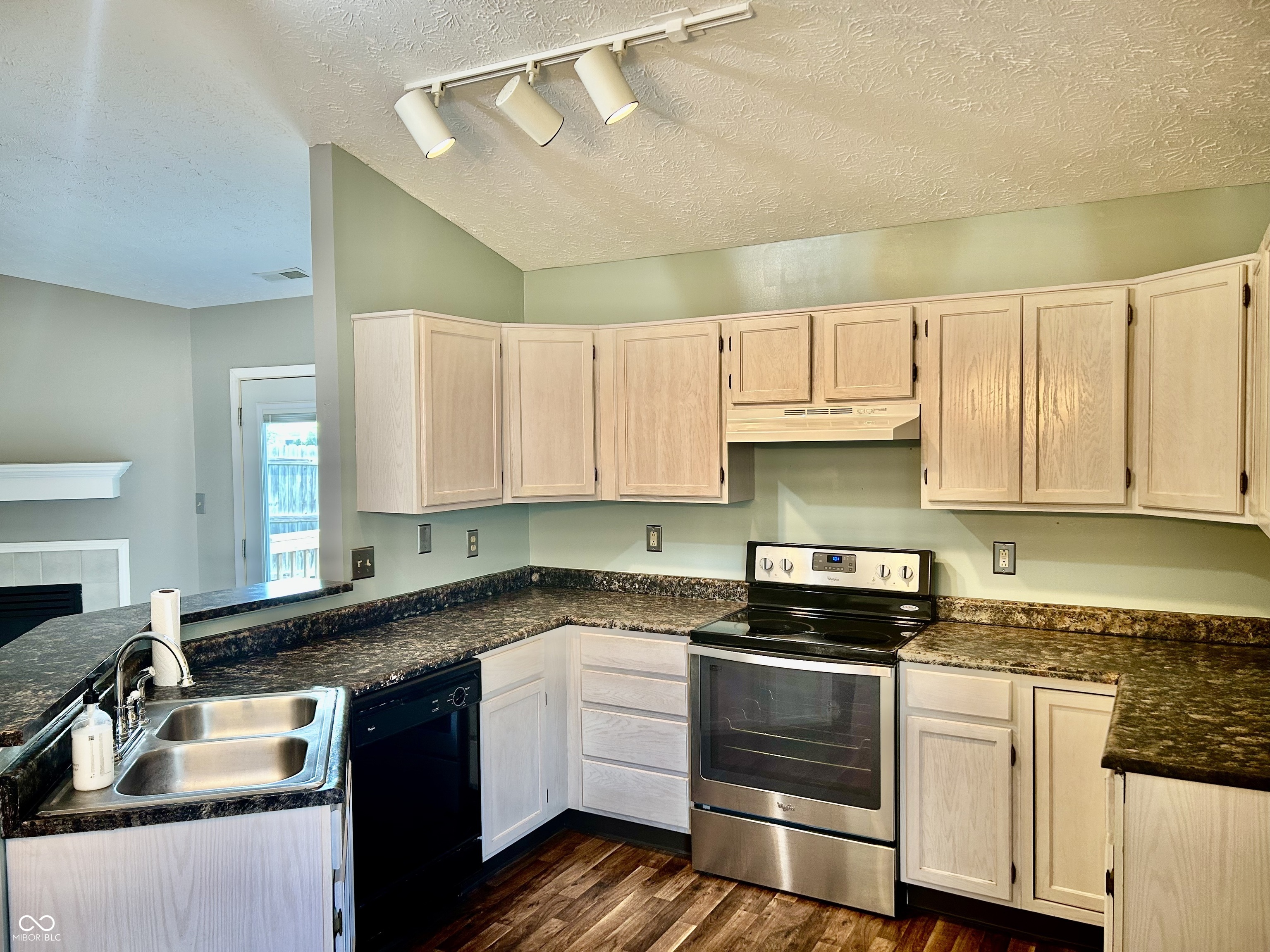 1004 Wild Ivy Trail
