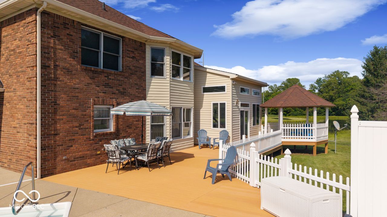 3877 Meadowbrook Drive