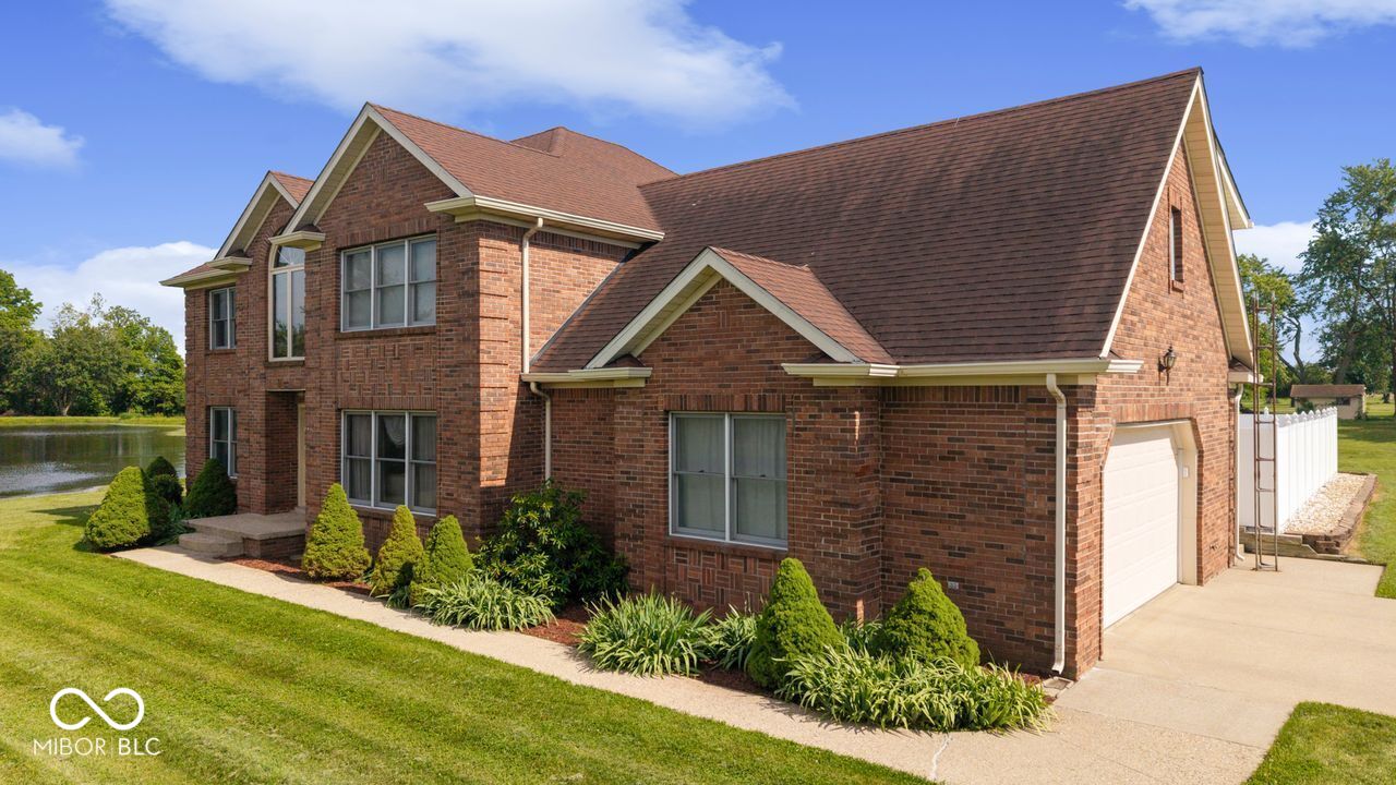 3877 Meadowbrook Drive