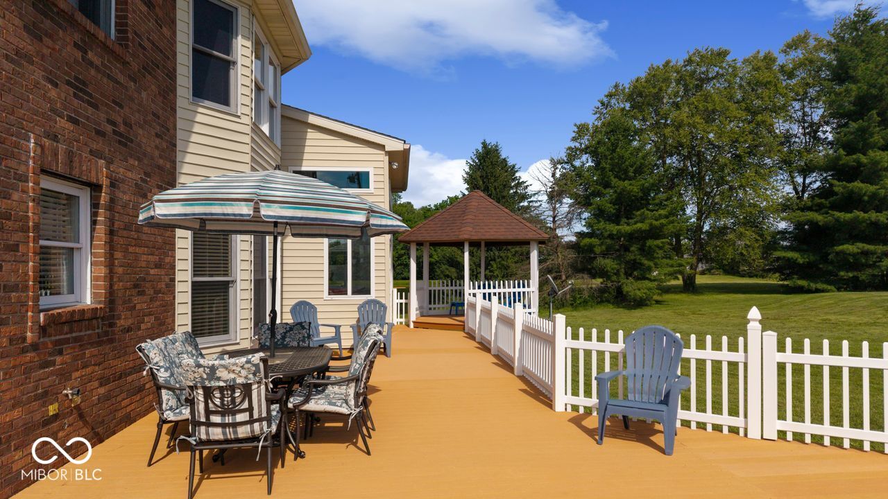 3877 Meadowbrook Drive