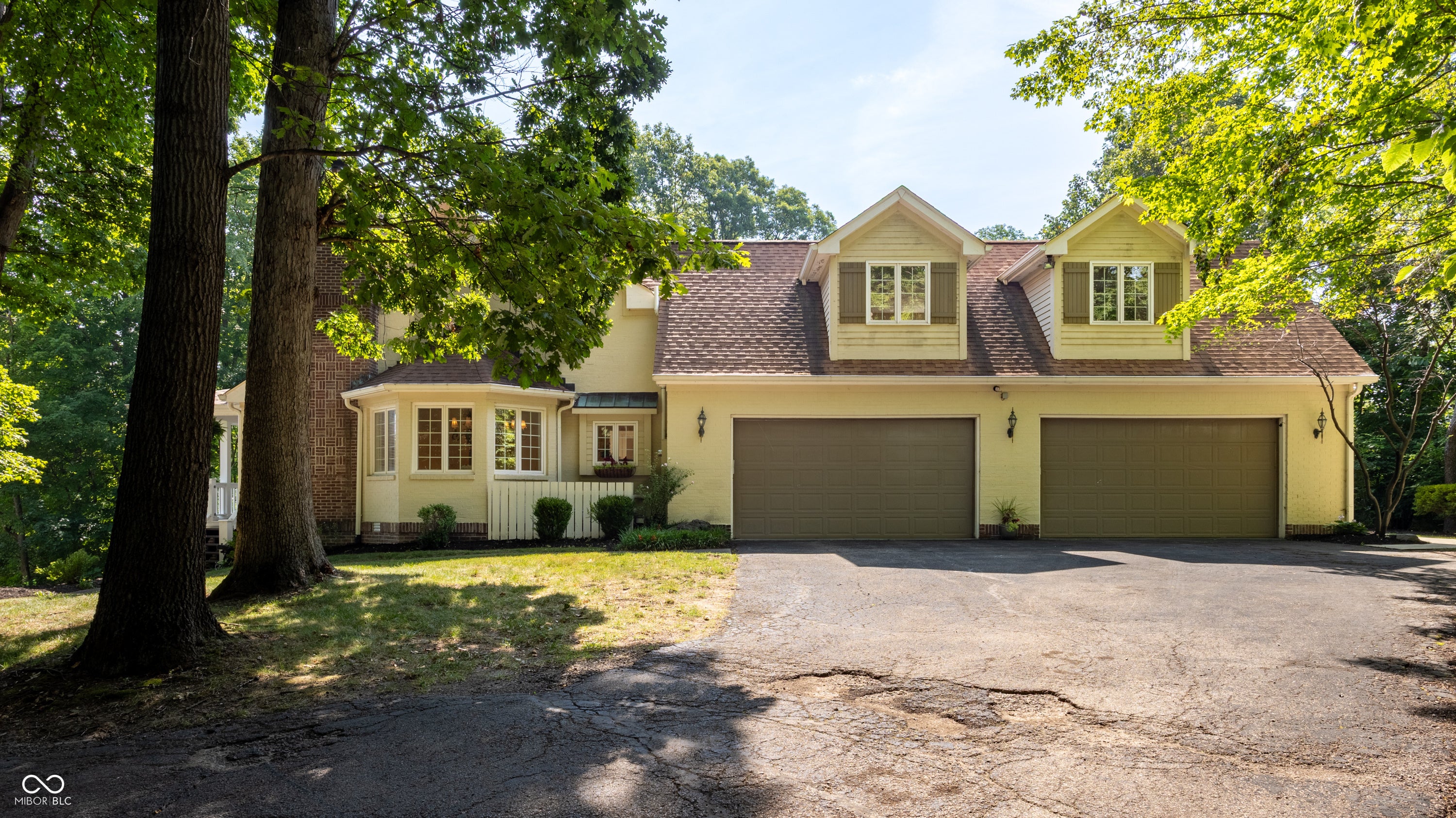 10195 Oak Ridge Drive