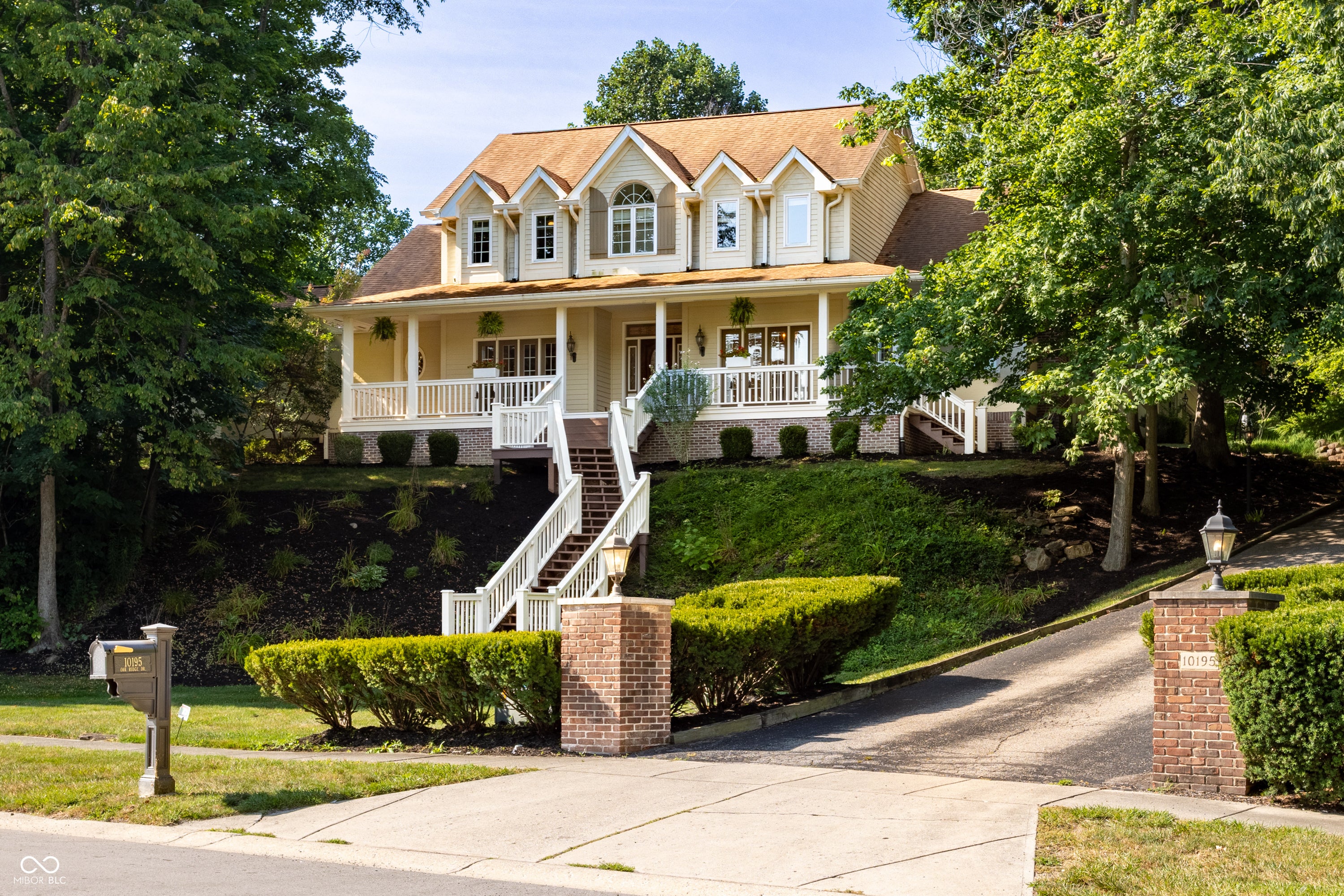 10195 Oak Ridge Drive