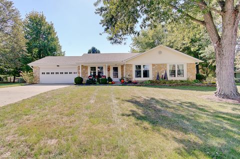 Photo of 9805 Lakewood Drive, Zionsville, IN 46077 (MLS # 22064588)