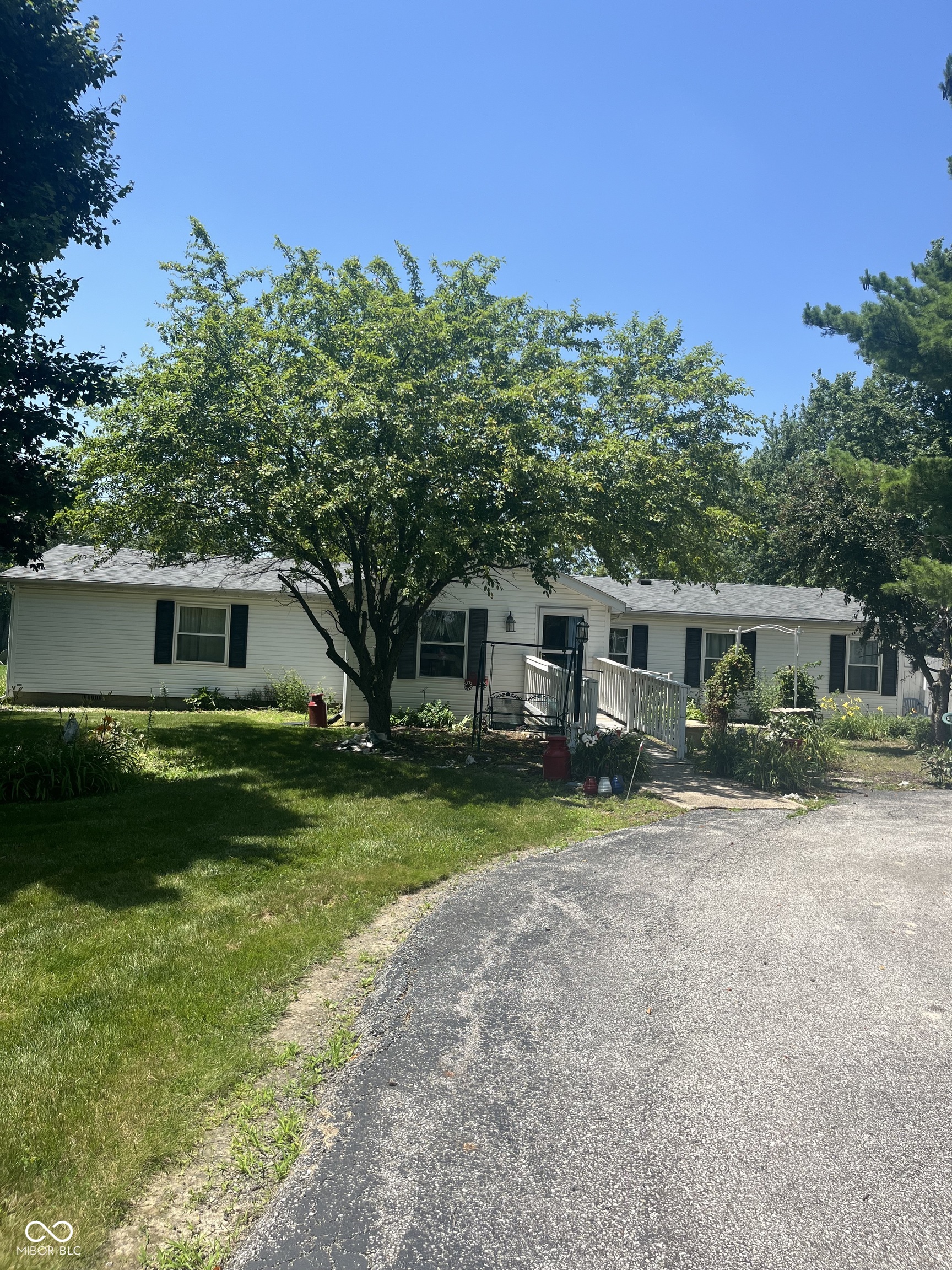 21730 Oak Ridge
