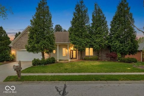 Photo of 5127 Copperwood Drive, Greenwood, IN 46143 (MLS # 22084921)