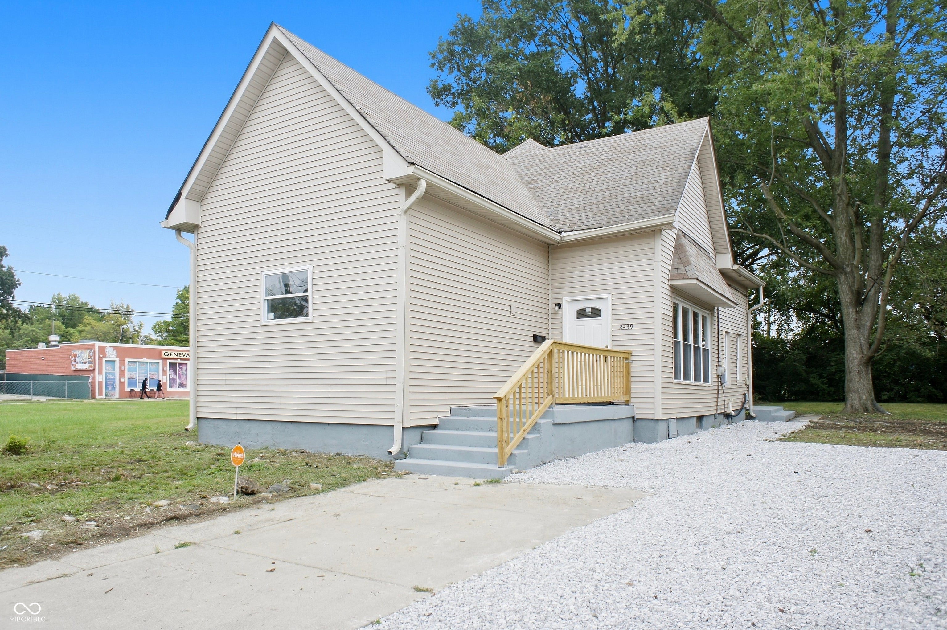 2439 N Gale Street