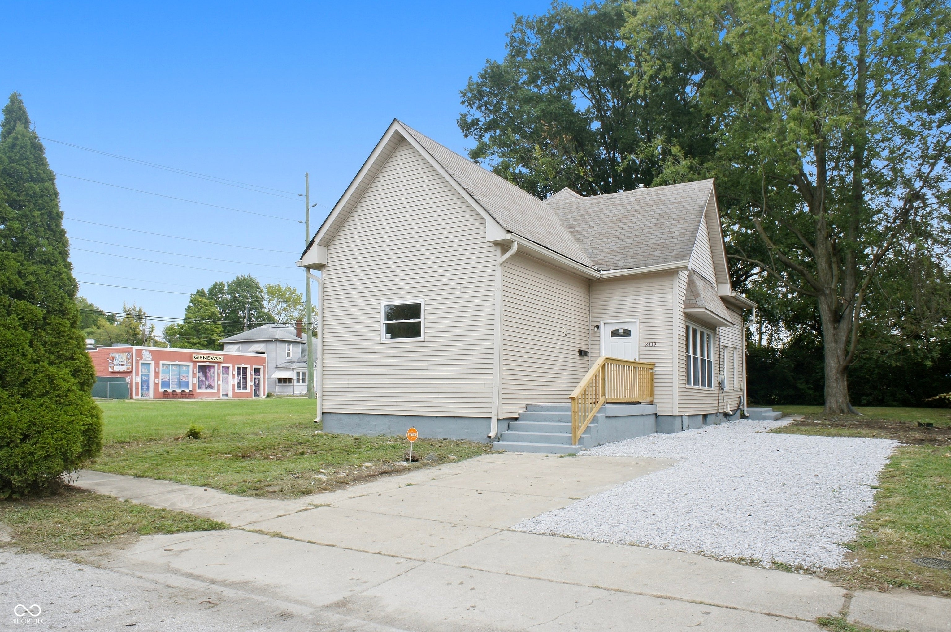 2439 N Gale Street
