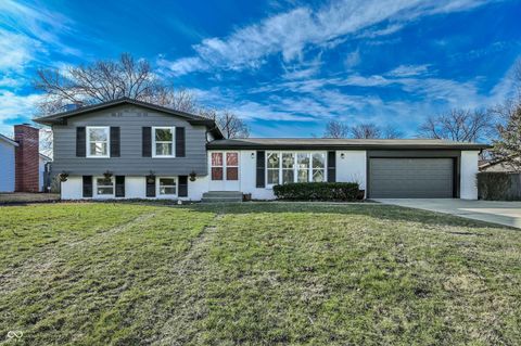 Photo of 441 Ash Drive, Carmel, IN 46032 (MLS # 22081952)