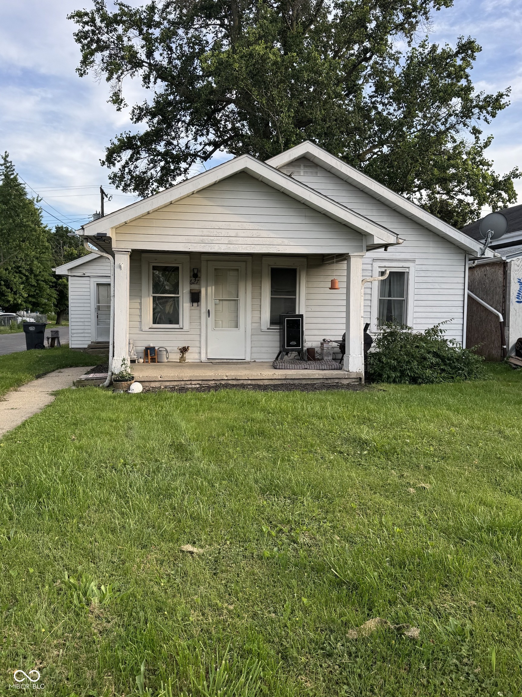 Photo 1 of 11 — 627 E 31st Street, Anderson, IN 46016