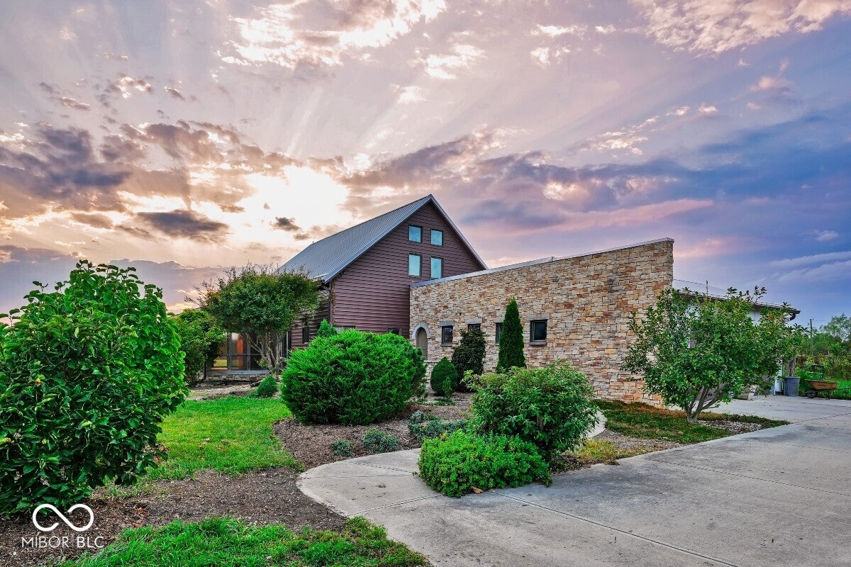 9458 N Kitchen Road