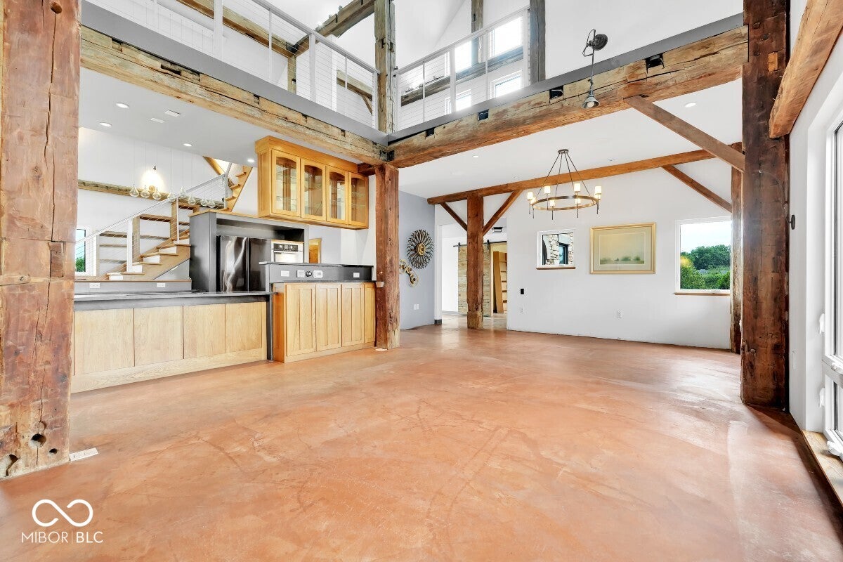 9458 N Kitchen Road