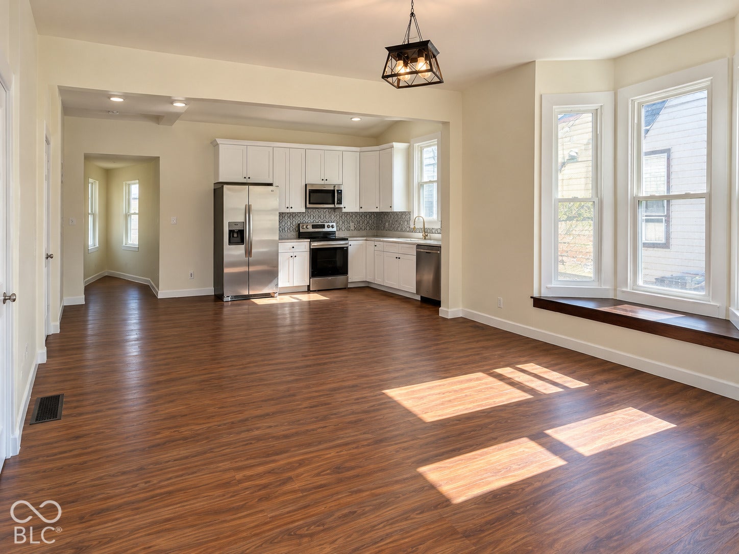 207 S Center